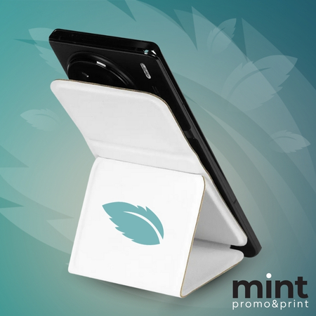 Beli bežični punjač sa logotipom u obliku plavog lista, na kojem stoji crni pametni telefon