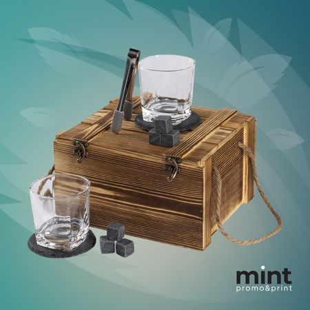 Whiskey set u drvenoj kutiji – ekskluzivan poklon za posebne poslovne prilike.